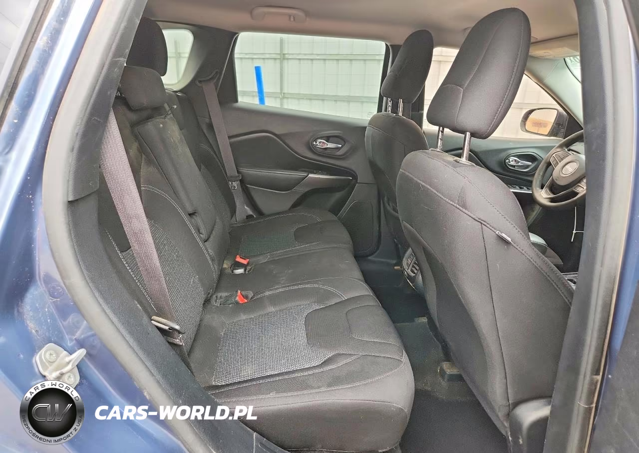 2020 Jeep Cherokee Latitude VIN:1C4PJLCBXLD577402 - 11