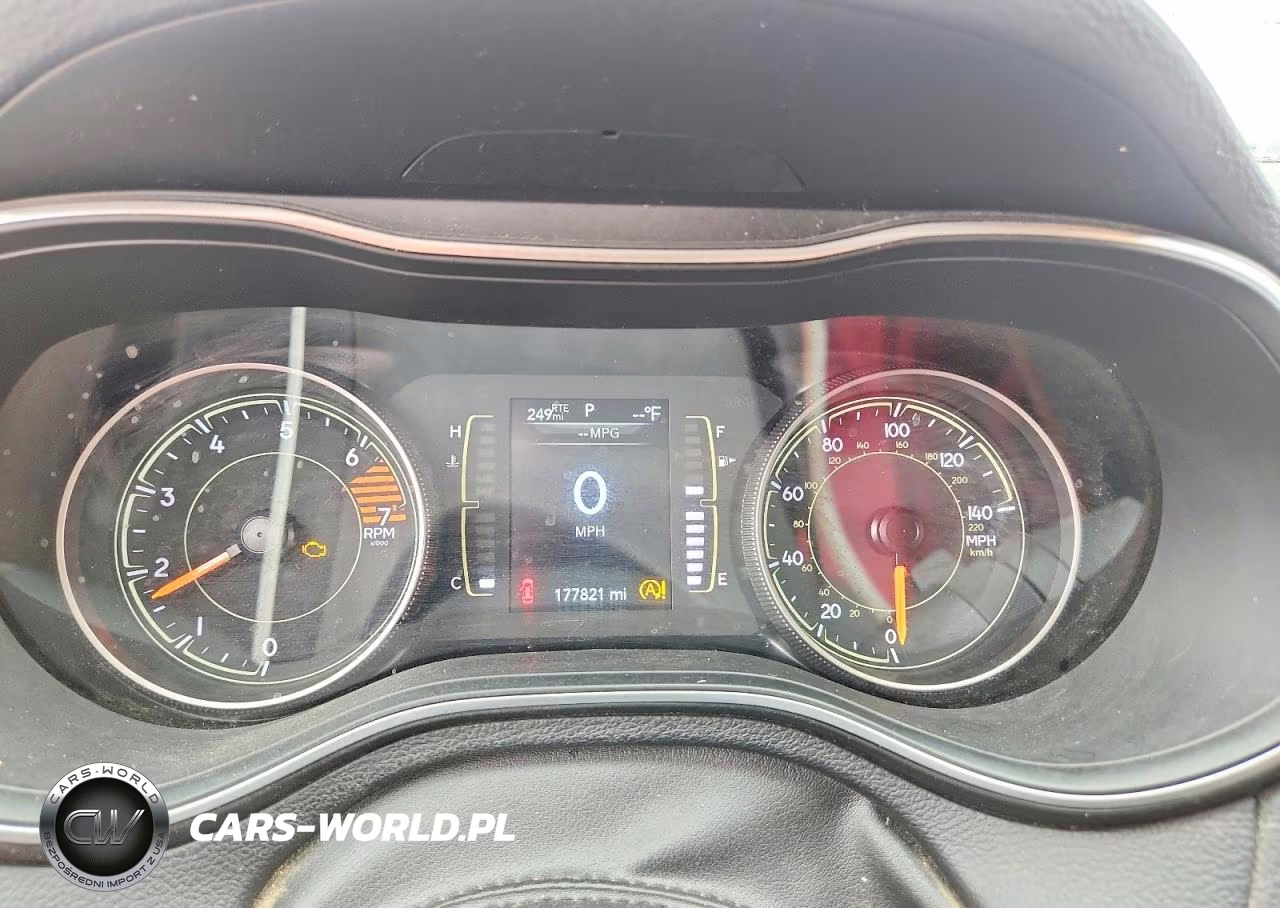 2020 Jeep Cherokee Latitude VIN:1C4PJLCBXLD577402 - 9
