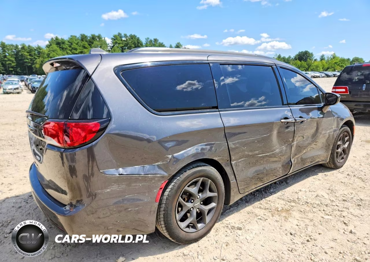 2019 Chrysler Pacifica Touring L VIN:2C4RC1BG6KR549306 - 3
