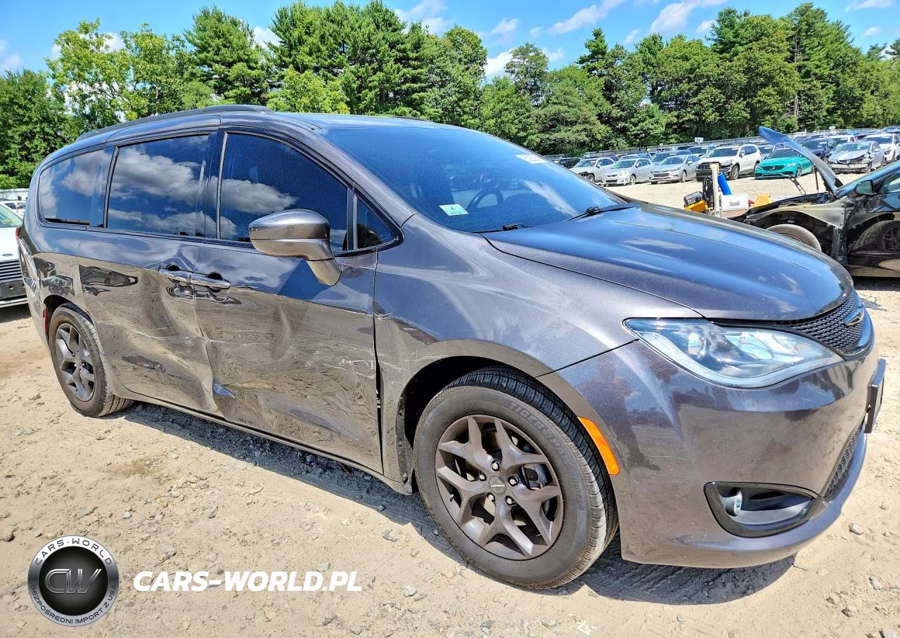 2019 Chrysler Pacifica Touring L VIN:2C4RC1BG6KR549306 - 4