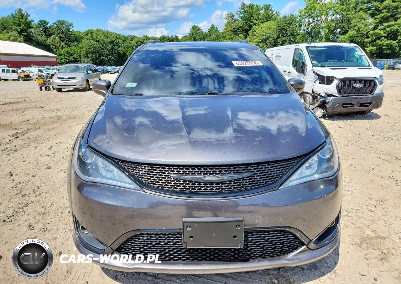 2019 Chrysler Pacifica Touring L VIN:2C4RC1BG6KR549306 - 5