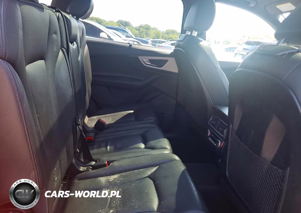 2018 Audi Q7 Premium Plus VIN:WA1LHAF76JD044802 - 11