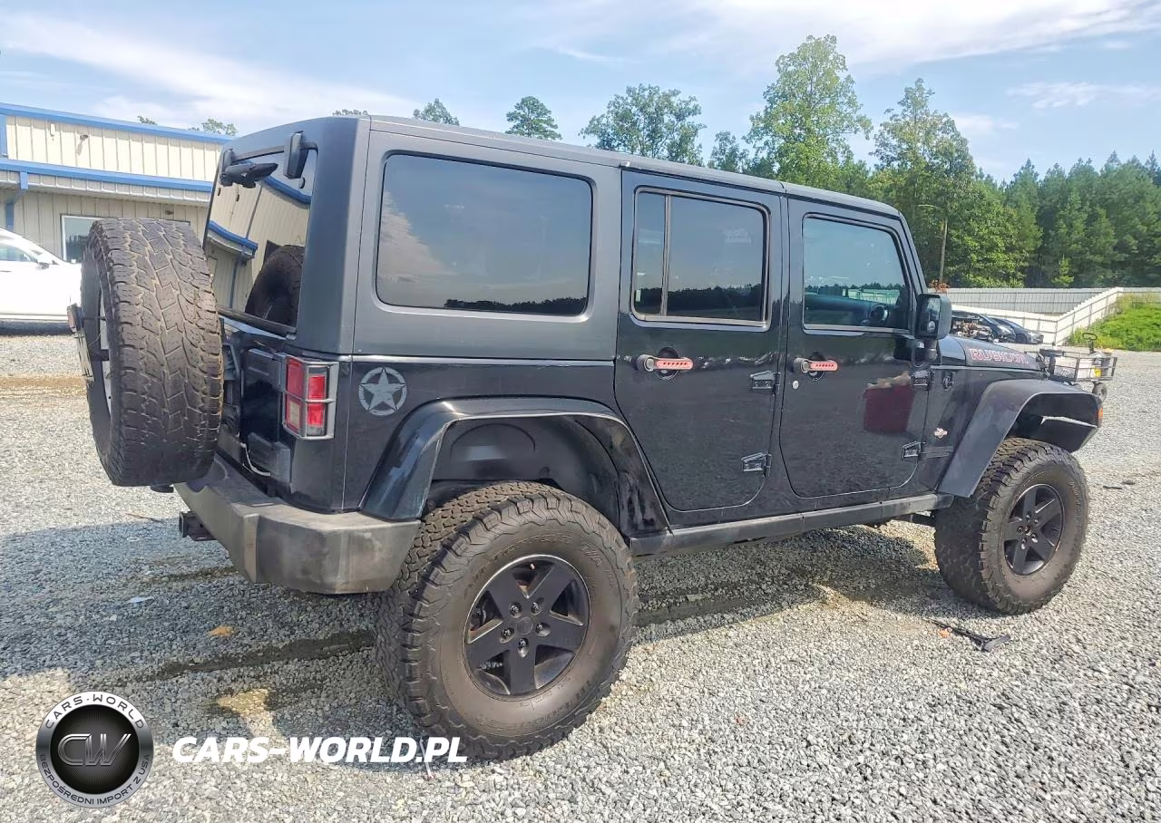 2013 Jeep Wrangler Unlimited Sport VIN:1C4BJWDG7DL618503 - 3
