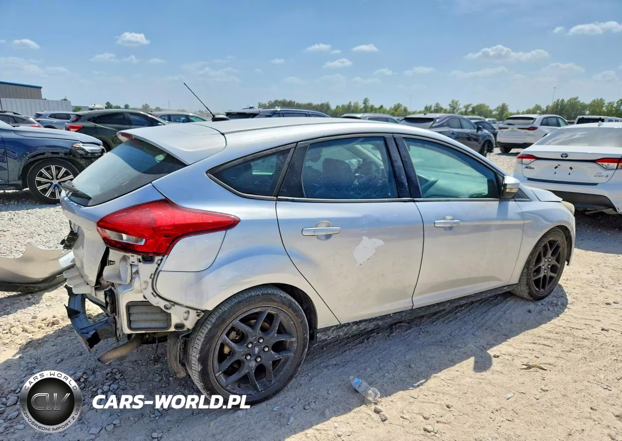2016 Ford Focus Se VIN:1FADP3K24GL259697 - 3