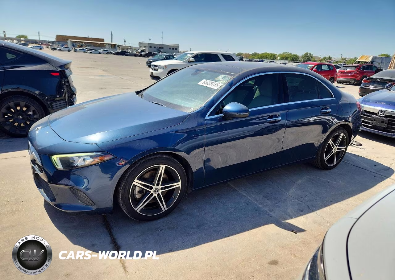2022 Mercedes-Benz A 220 – zdjęcie 1 z 12