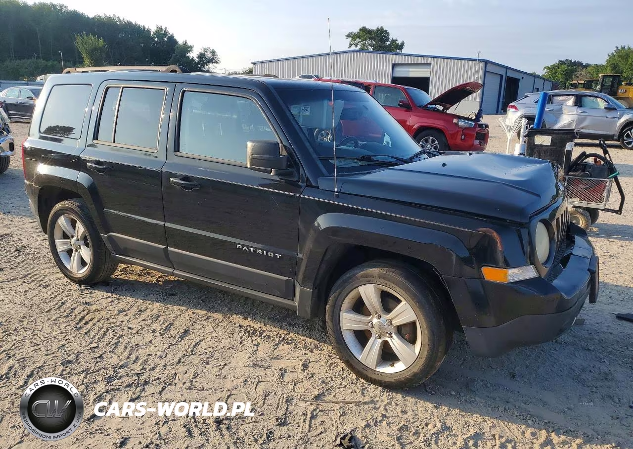 2013 Jeep Patriot Latitude VIN:1C4NJPFB9DD116638 - 4