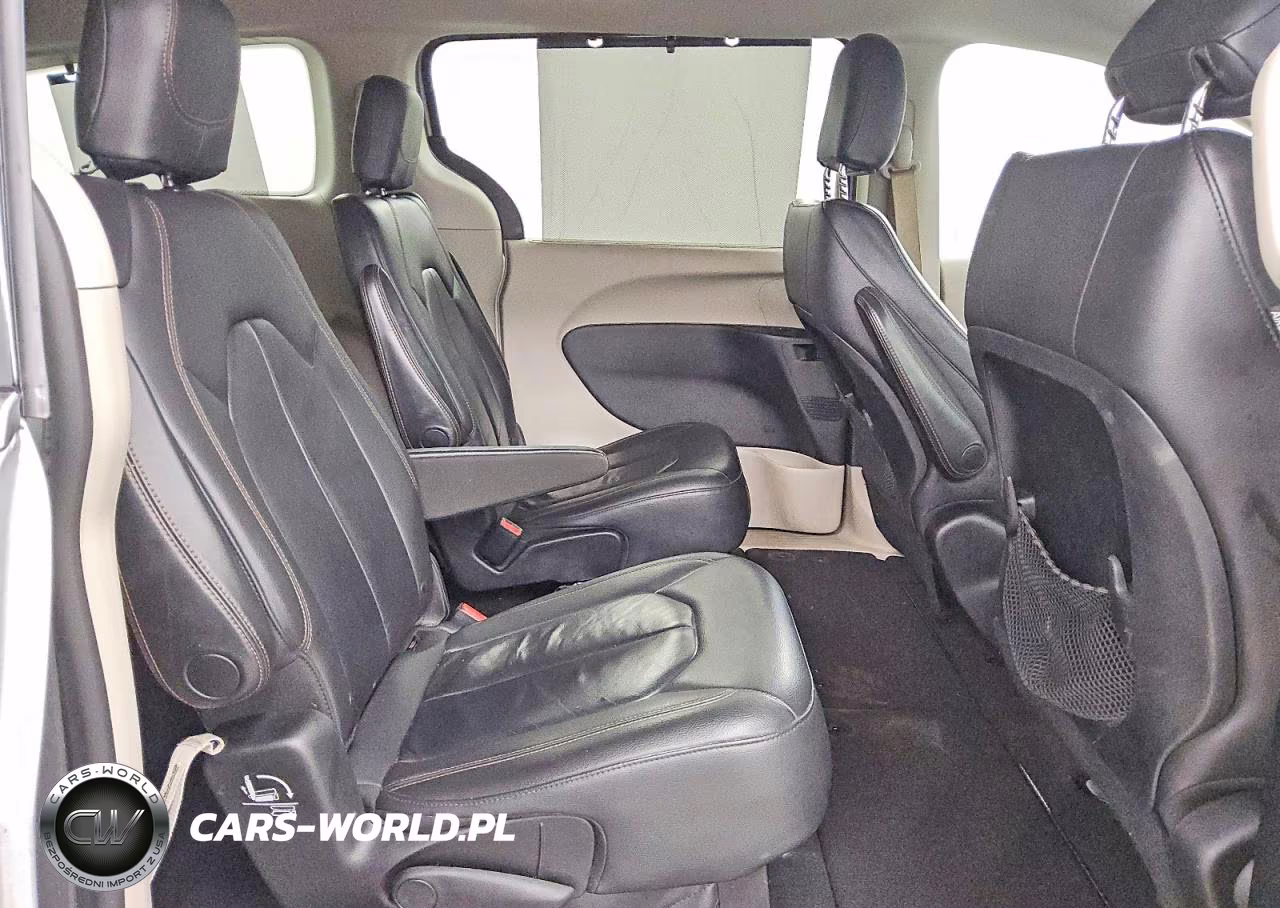 2017 Chrysler Pacifica Touring L VIN:2C4RC1BG0HR747436 - 11