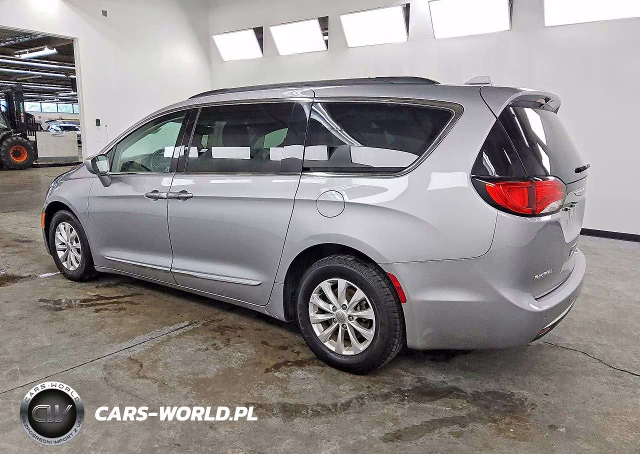 2017 Chrysler Pacifica Touring L VIN:2C4RC1BG0HR747436 - 2