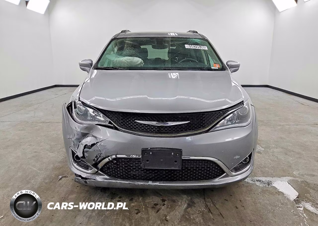 2017 Chrysler Pacifica Touring L VIN:2C4RC1BG0HR747436 - 5