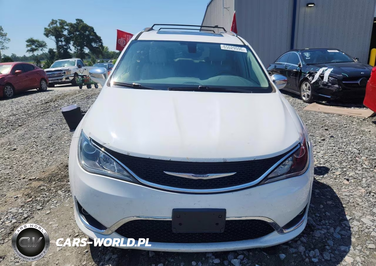 2017 Chrysler Pacifica Limited VIN:2C4RC1GG6HR504237 - 5