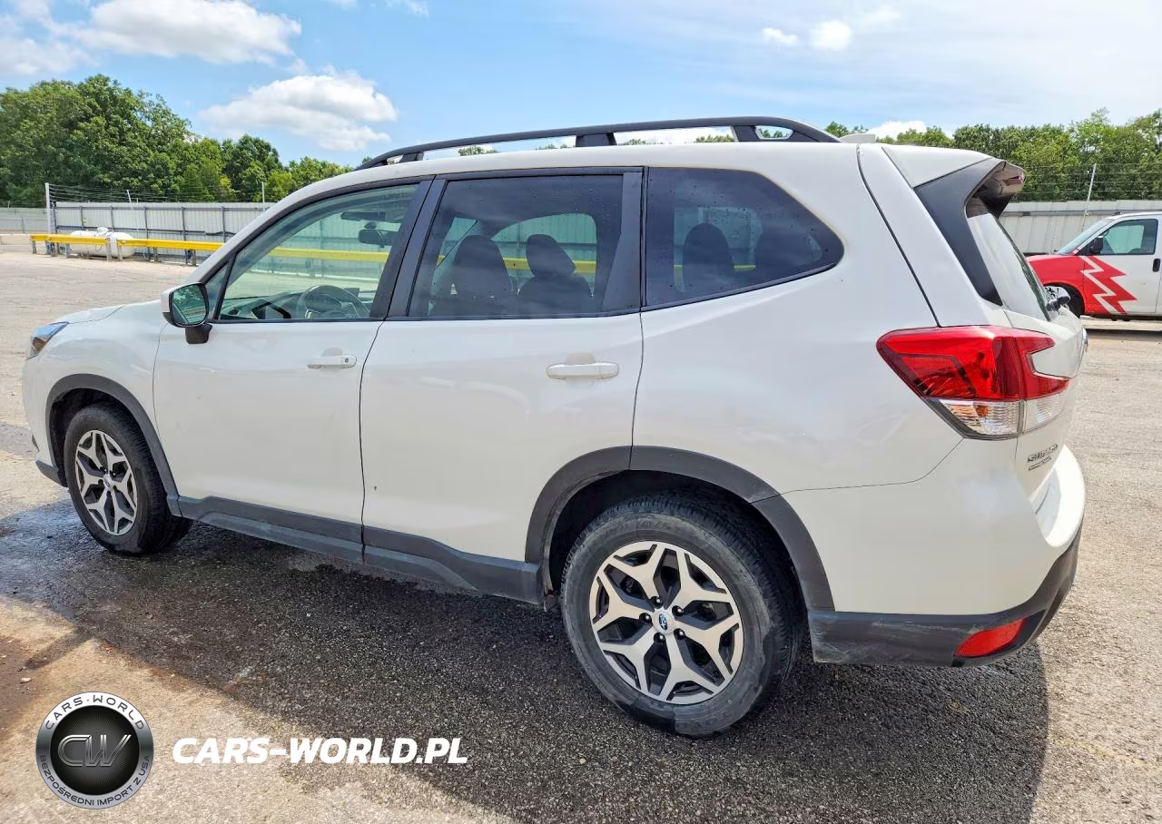 2023 Subaru Forester Premium VIN:JF2SKADC5PH448583 - 2