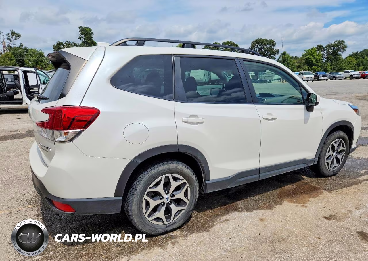 2023 Subaru Forester Premium VIN:JF2SKADC5PH448583 - 3