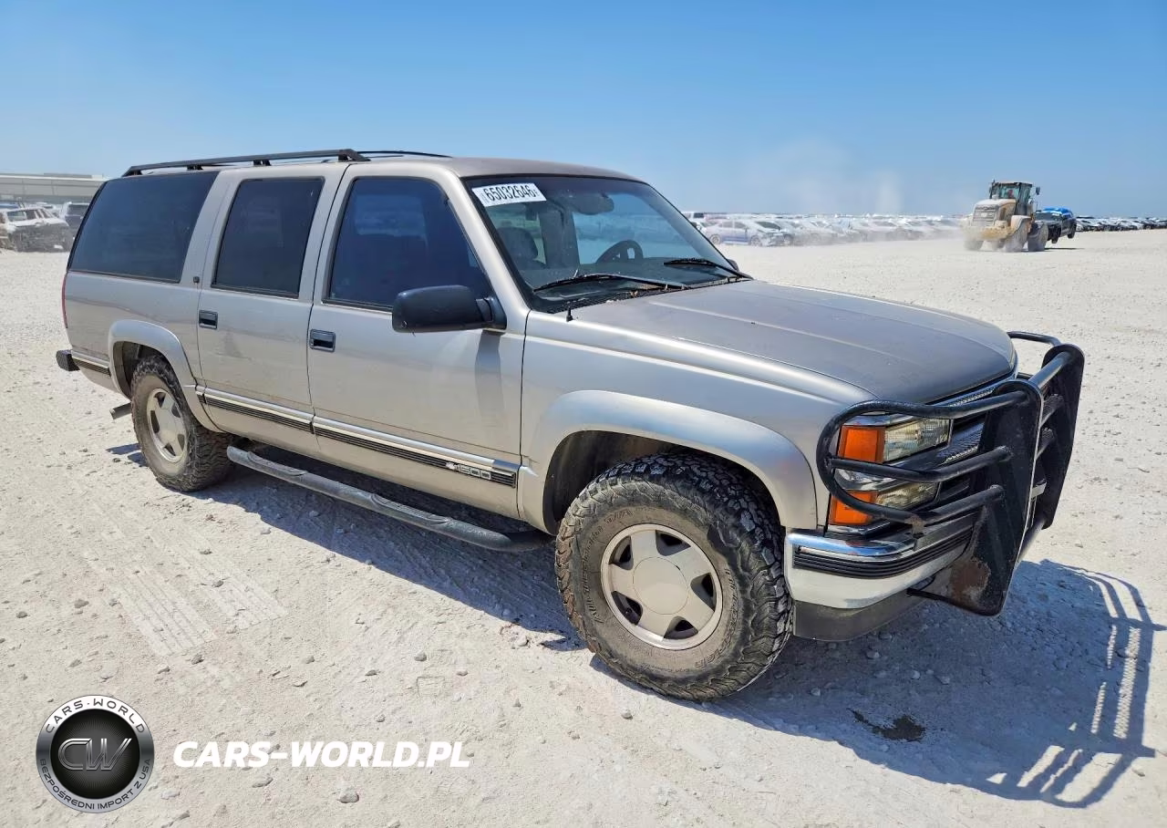 1999 Chevrolet Suburban VIN:3GNFK16R0XG122984 - 4