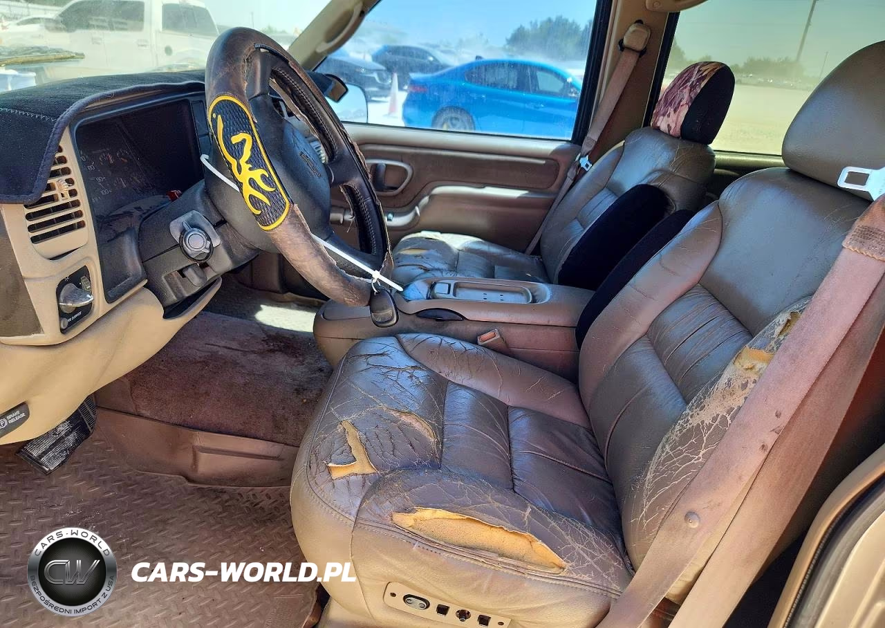 1999 Chevrolet Suburban VIN:3GNFK16R0XG122984 - 7