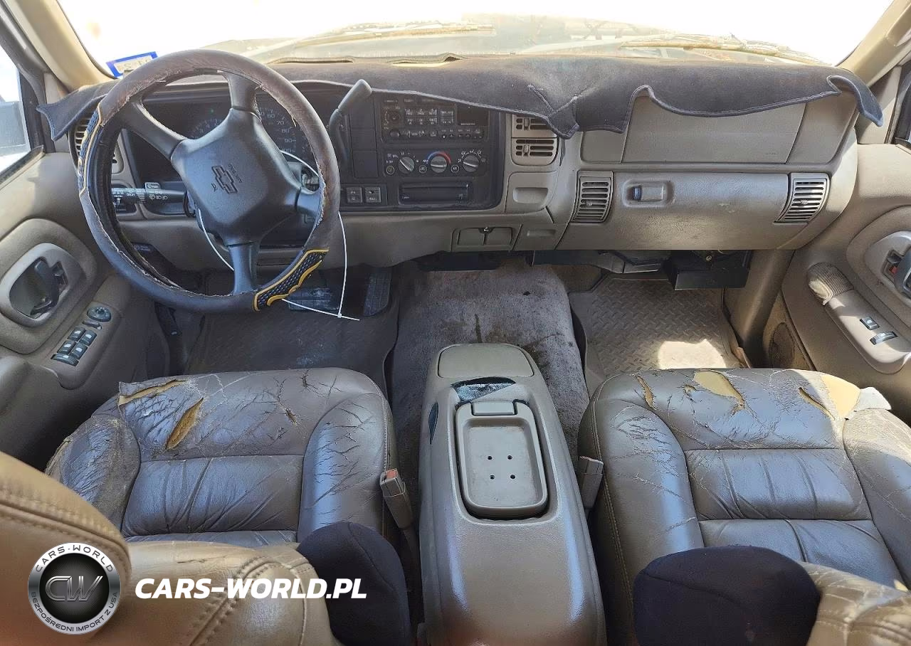 1999 Chevrolet Suburban VIN:3GNFK16R0XG122984 - 8