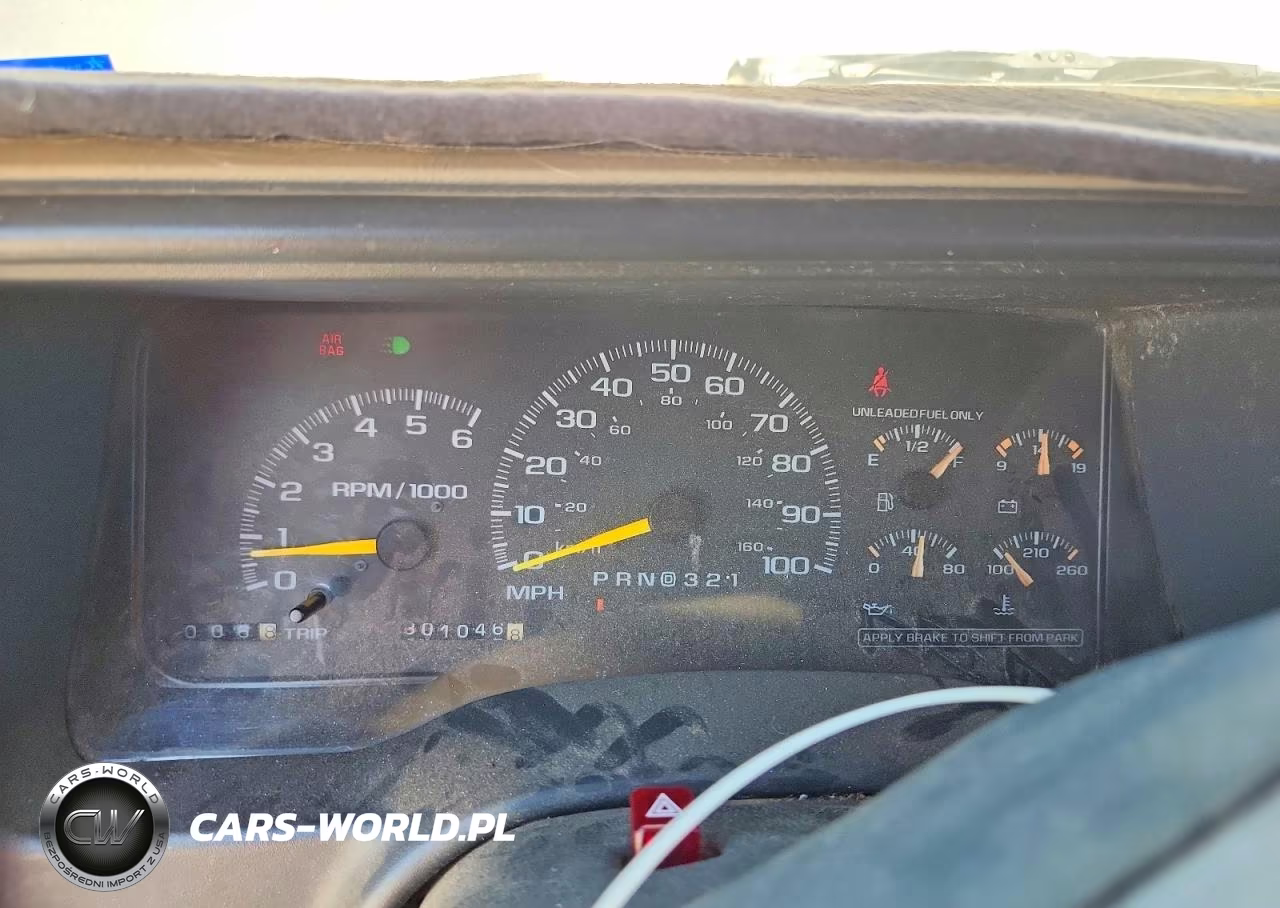 1999 Chevrolet Suburban VIN:3GNFK16R0XG122984 - 9