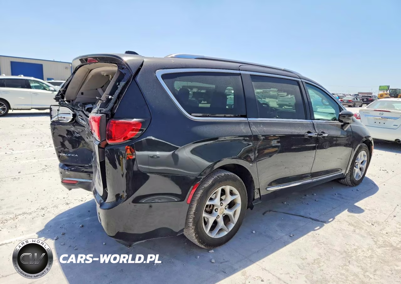 2017 Chrysler Pacifica Touring L Plus VIN:2C4RC1EG4HR511318 - 3