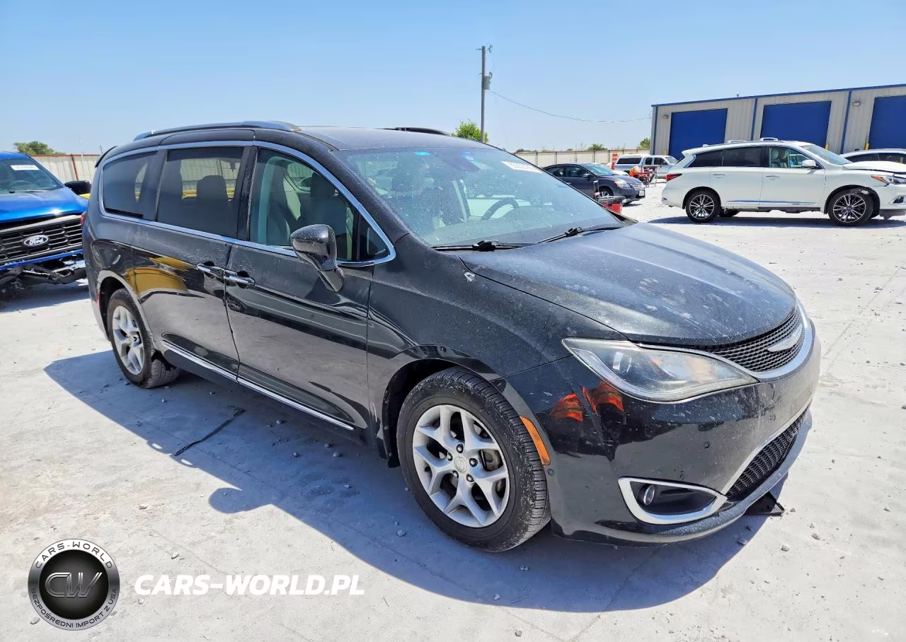 2017 Chrysler Pacifica Touring L Plus VIN:2C4RC1EG4HR511318 - 4