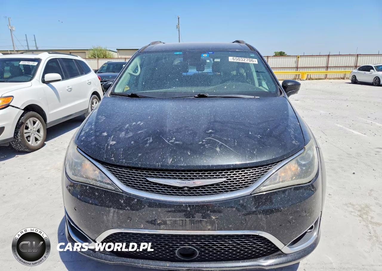 2017 Chrysler Pacifica Touring L Plus VIN:2C4RC1EG4HR511318 - 5