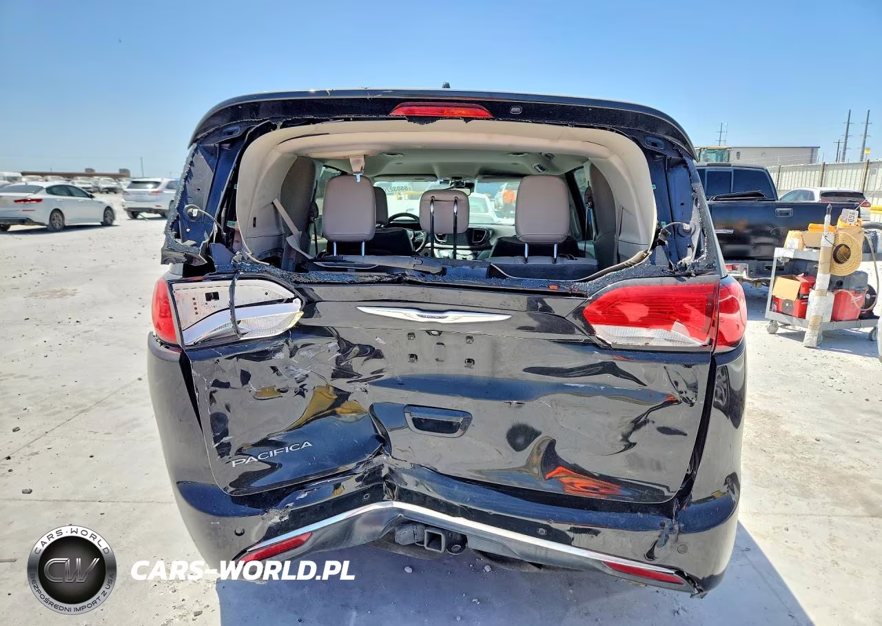 2017 Chrysler Pacifica Touring L Plus VIN:2C4RC1EG4HR511318 - 6