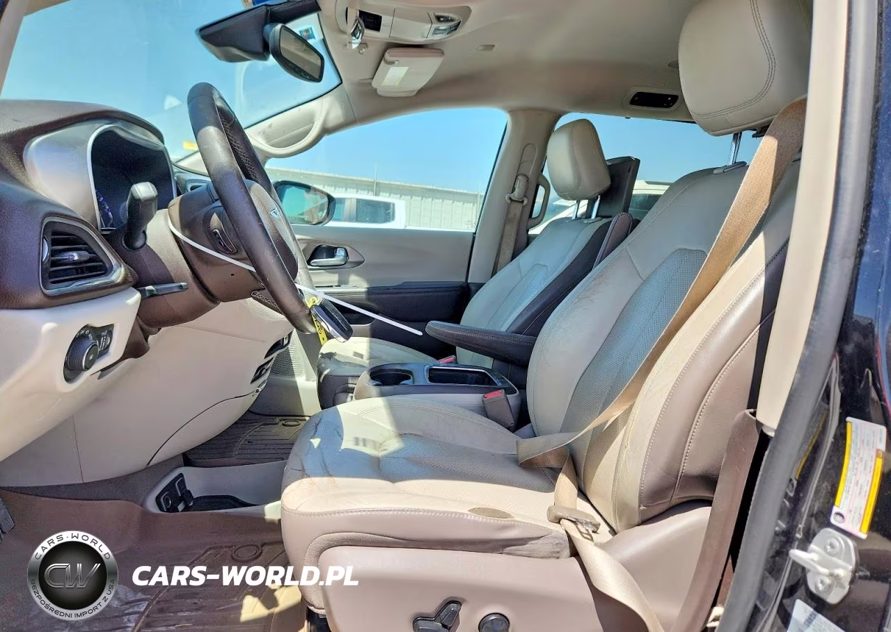 2017 Chrysler Pacifica Touring L Plus VIN:2C4RC1EG4HR511318 - 7