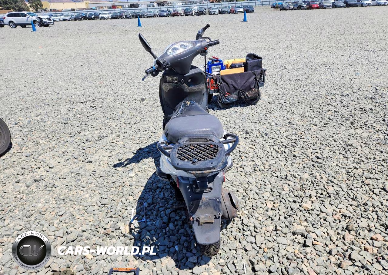 2009 Piaggio Fly 150 VIN:ZAPM578F394000311 - 4