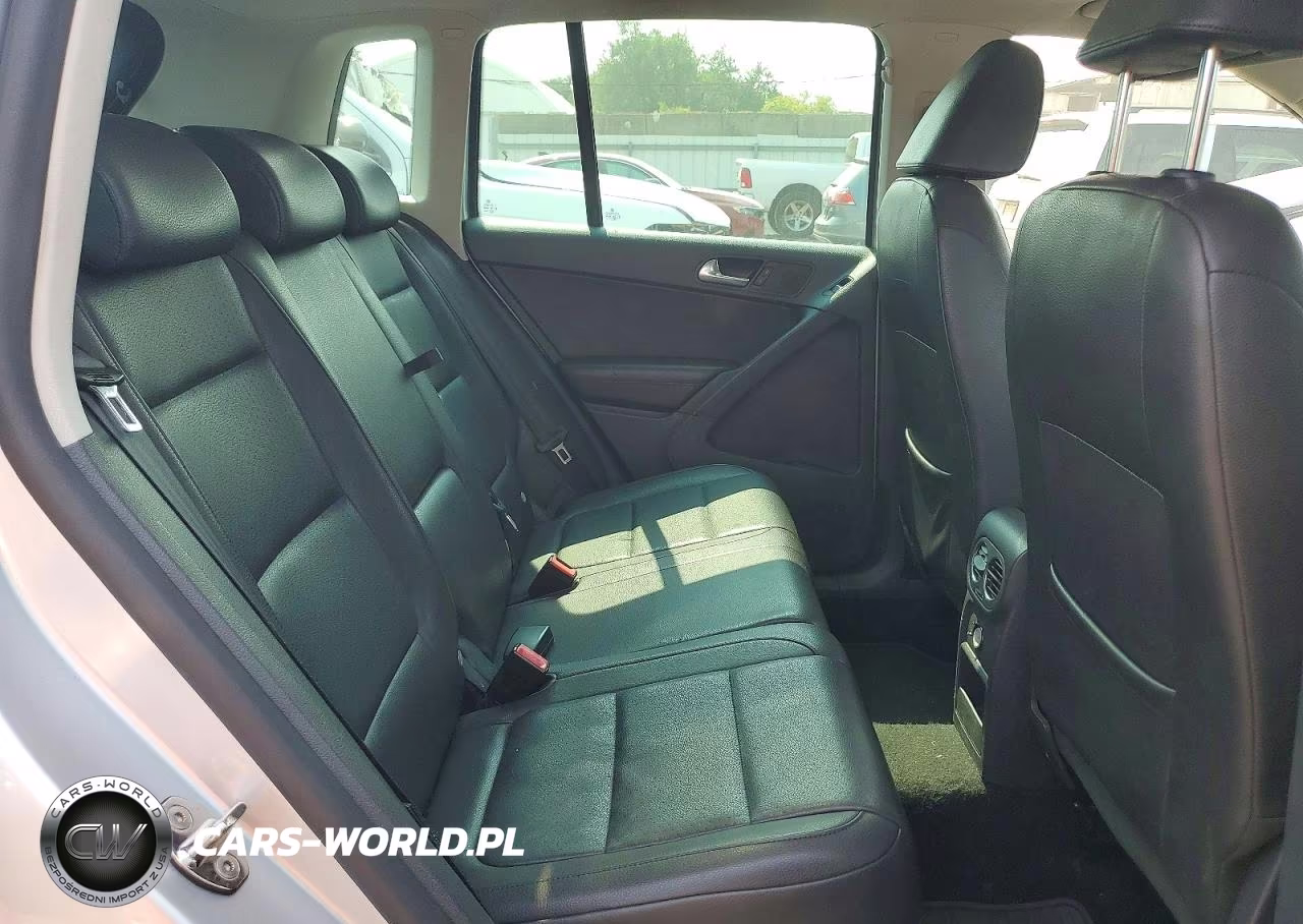 2011 Volkswagen Tiguan S VIN:WVGBV7AXXBW552468 - 11