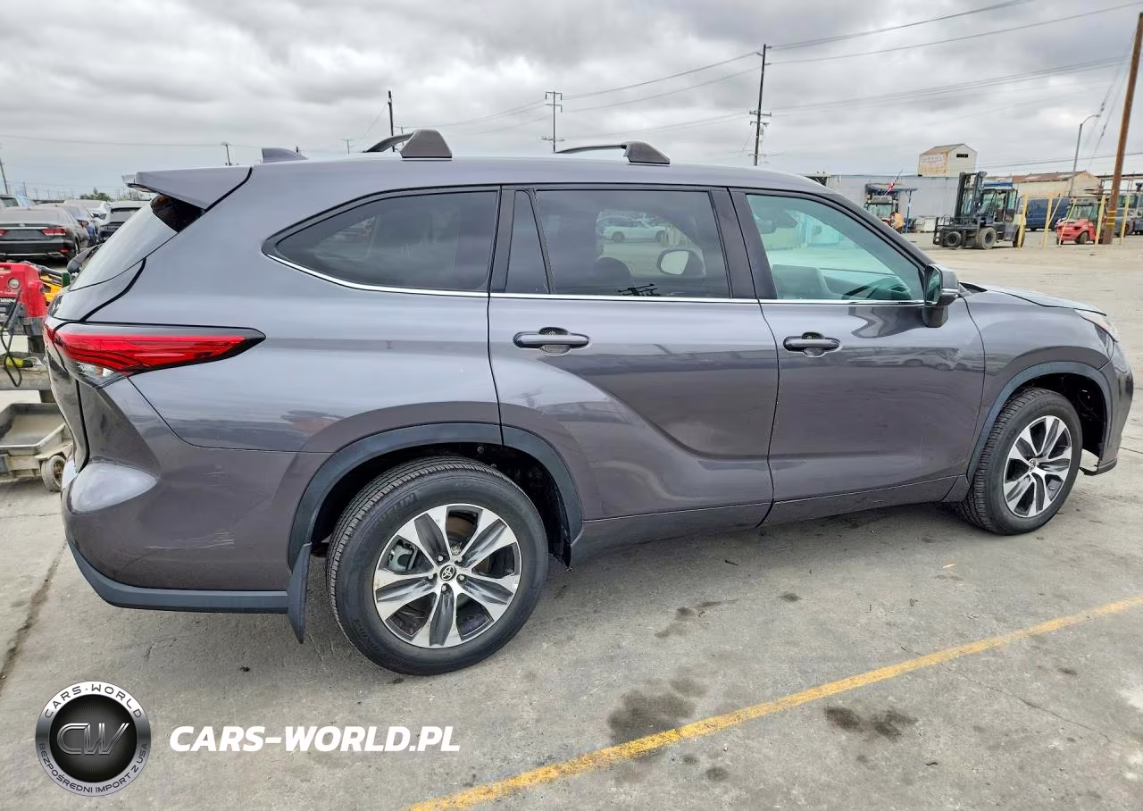 2023 Toyota Highlander Xle VIN:5TDKDRAH4PS526807 - 3