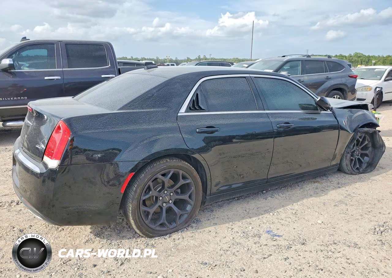 2017 Chrysler 300 Limited VIN:2C3CCAAG6HH662182 - 3