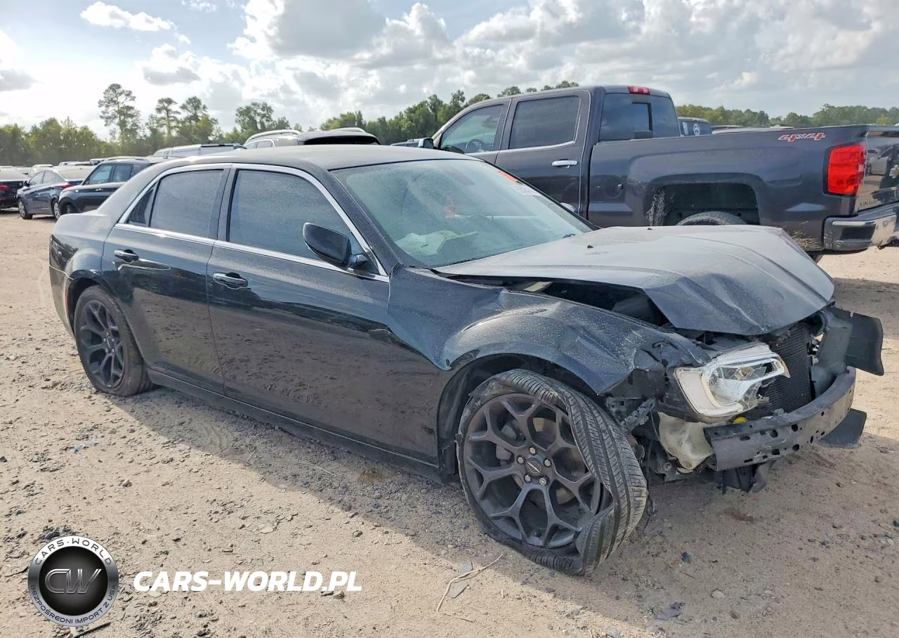 2017 Chrysler 300 Limited VIN:2C3CCAAG6HH662182 - 4