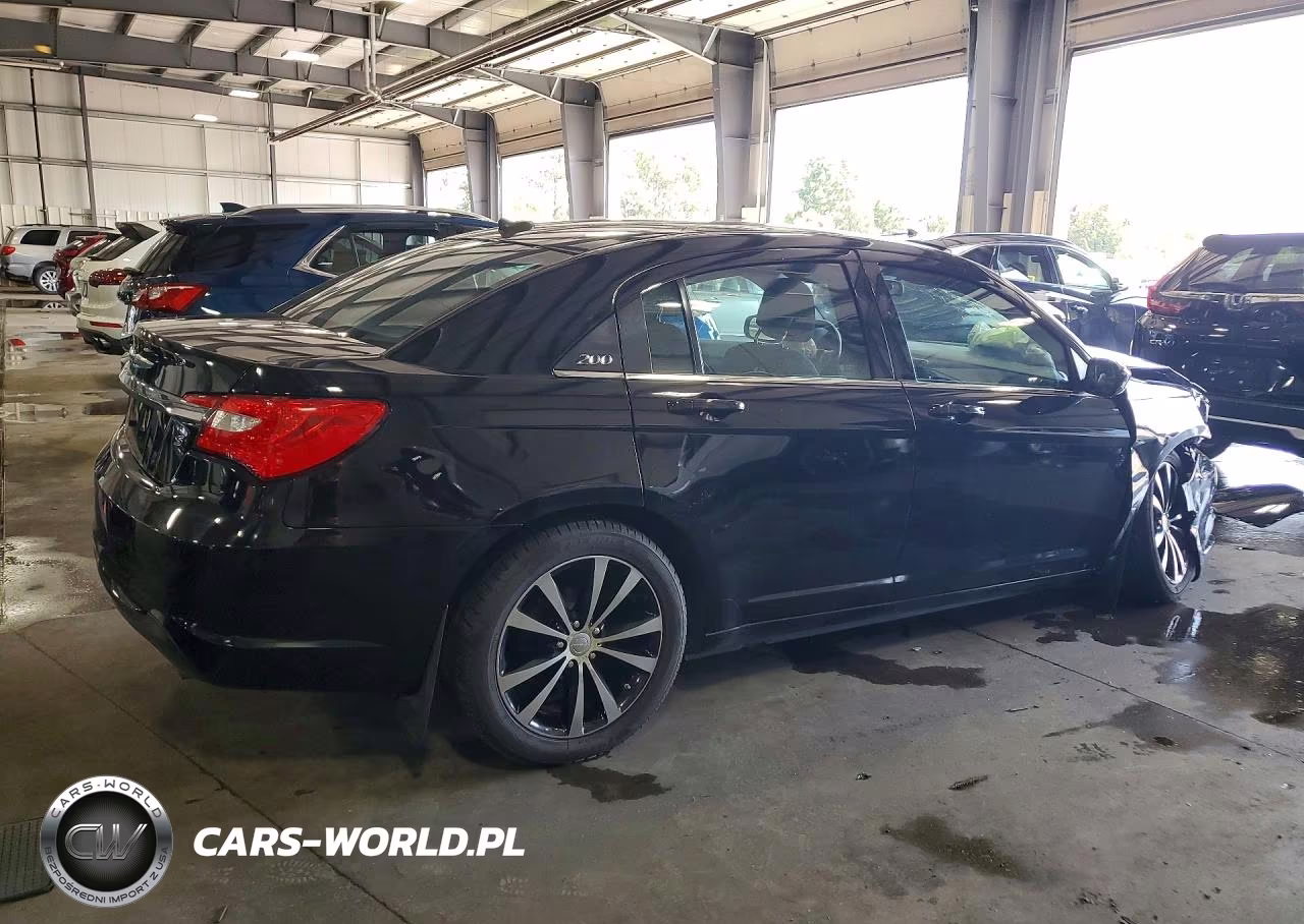 2013 Chrysler 200 Touring VIN:1C3CCBBGXDN746995 - 3