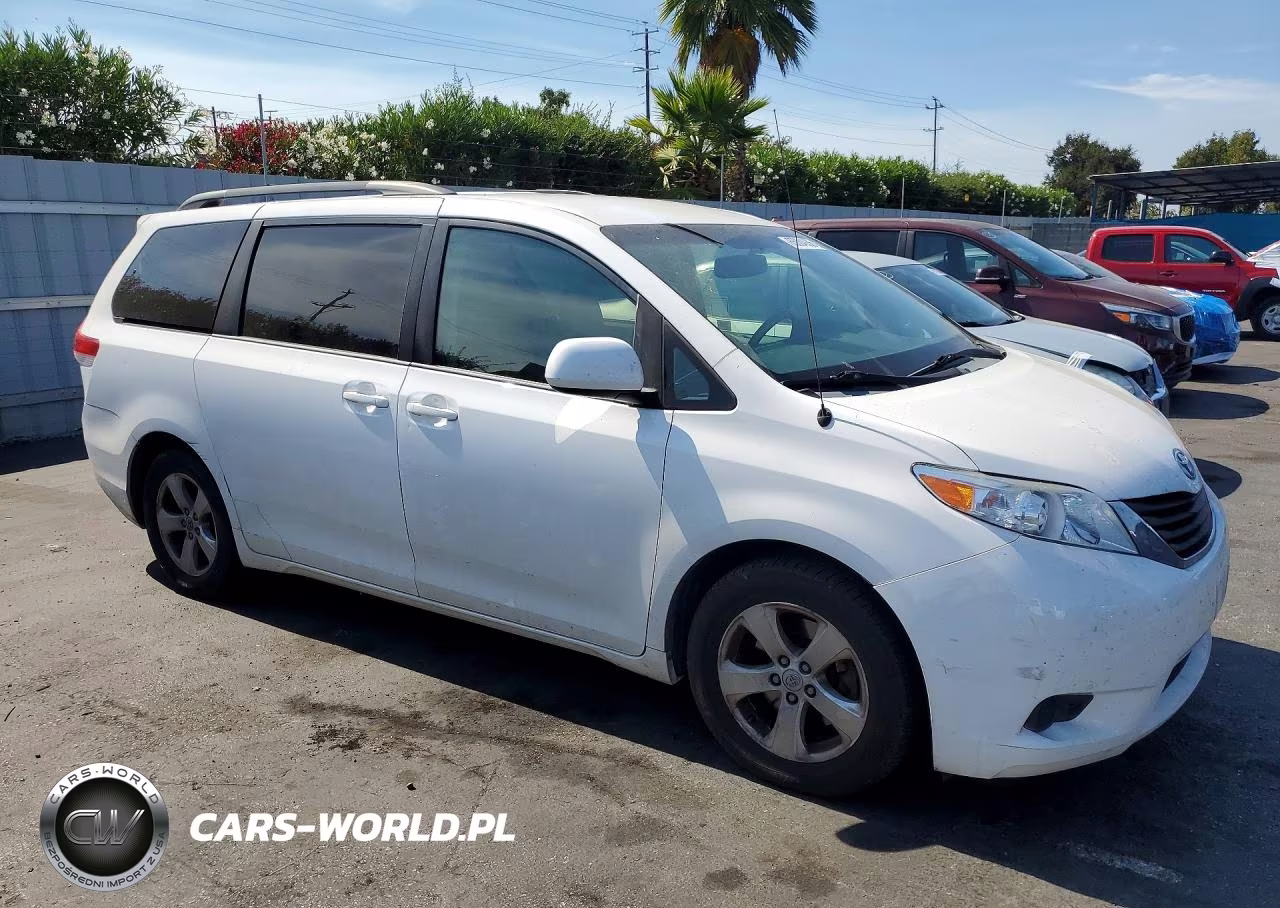 2013 Toyota Sienna Le VIN:5TDKK3DC7DS341908 - 4