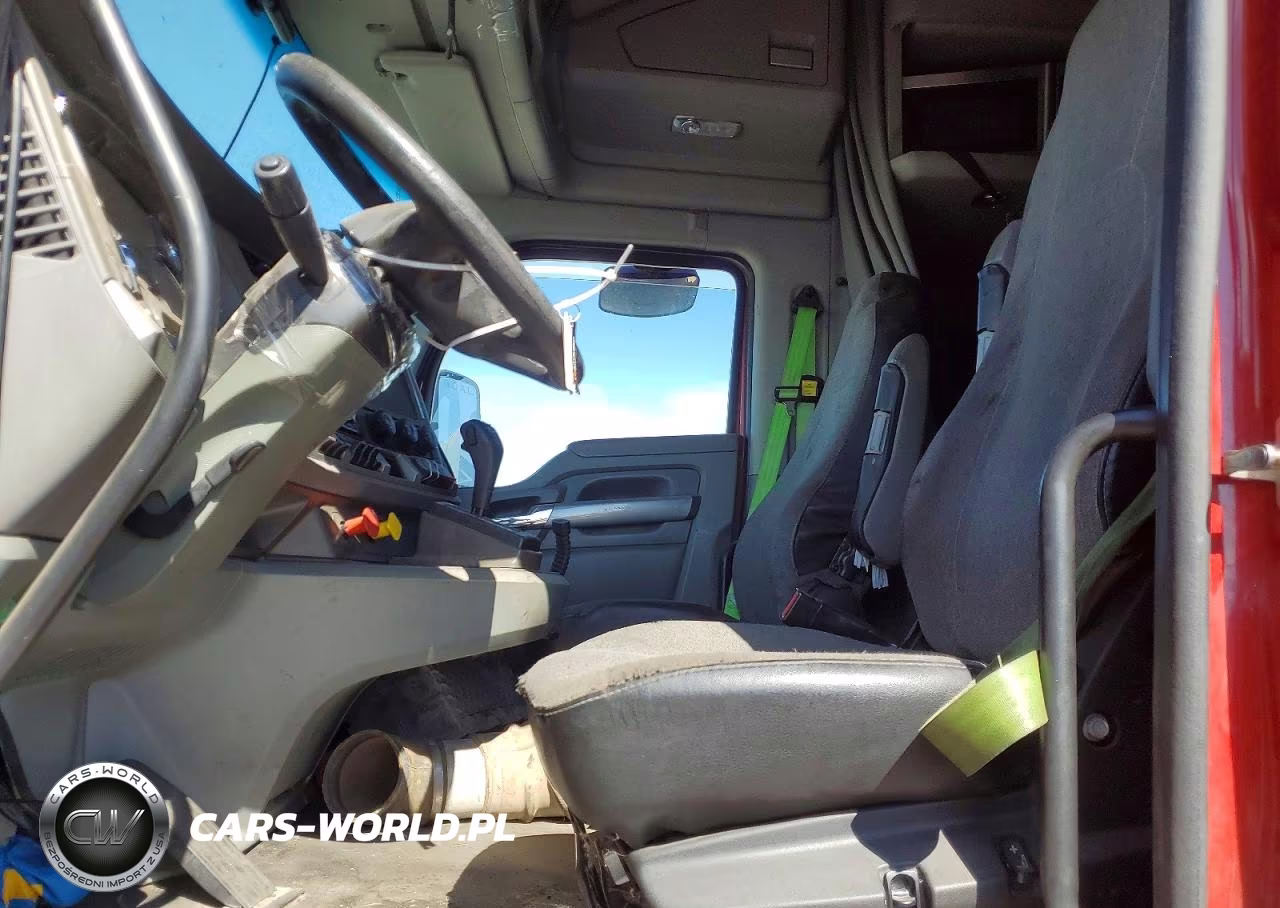 2017 Kenworth Construction T680 VIN:1XKYDP9X6HJ135879 - 7