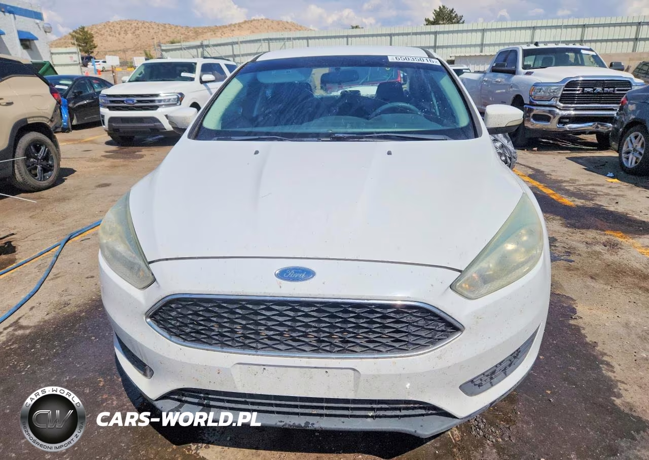2016 Ford Focus Se VIN:1FADP3F20GL352890 - 5