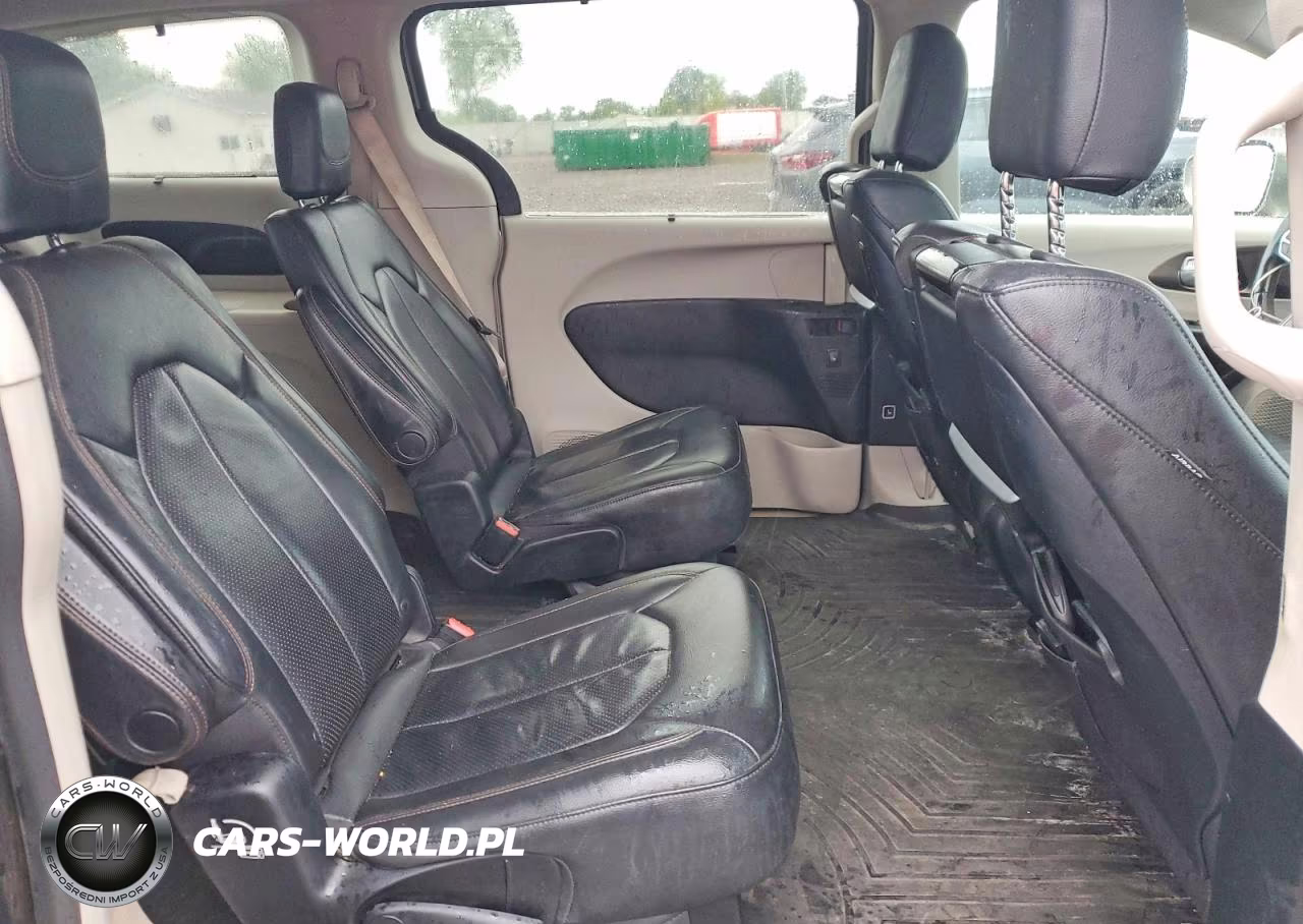 2017 Chrysler Pacifica Touring L Plus VIN:2C4RC1EG4HR734992 - 11