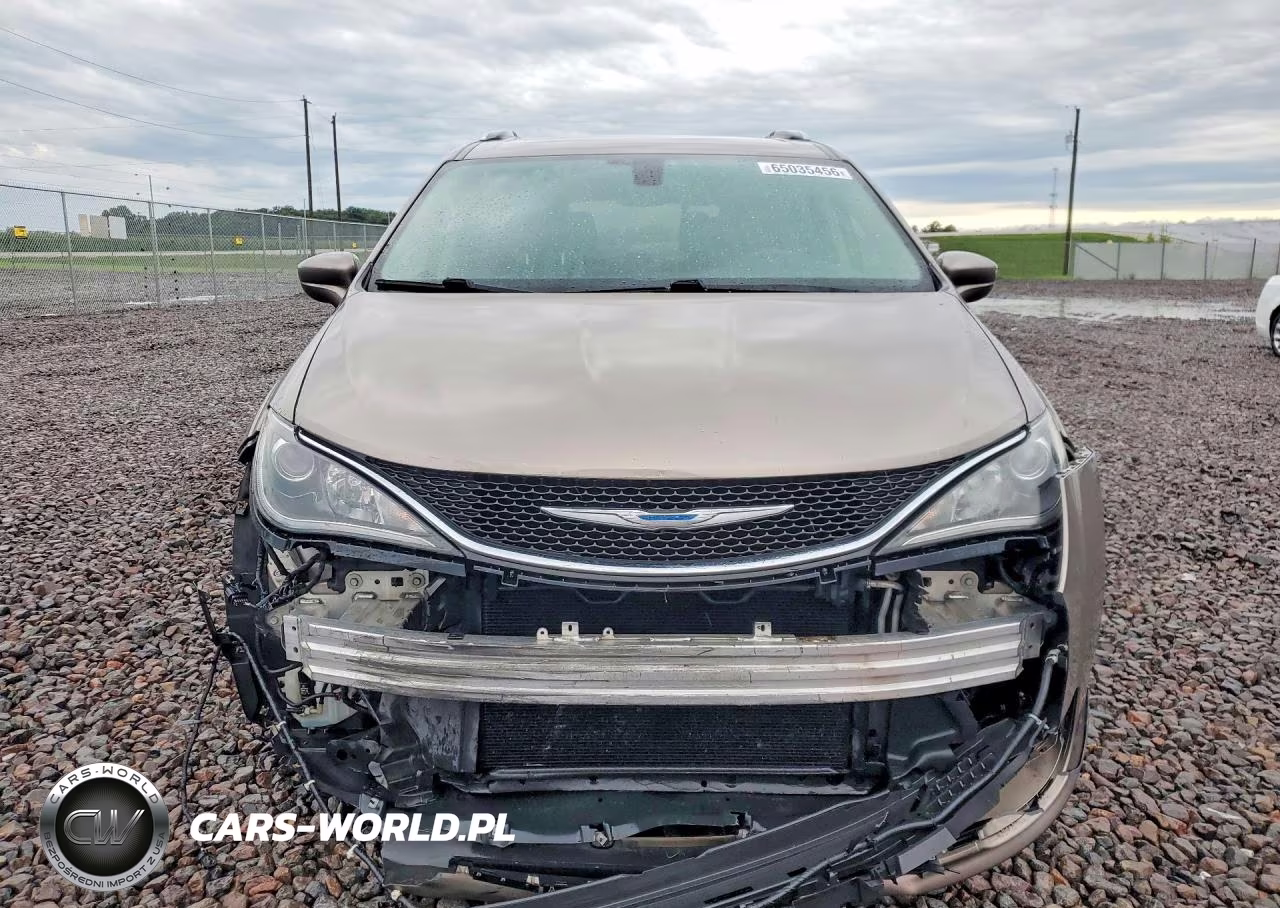 2017 Chrysler Pacifica Touring L Plus VIN:2C4RC1EG4HR734992 - 5