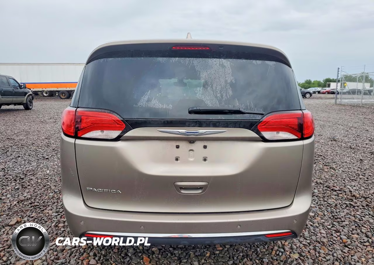 2017 Chrysler Pacifica Touring L Plus VIN:2C4RC1EG4HR734992 - 6
