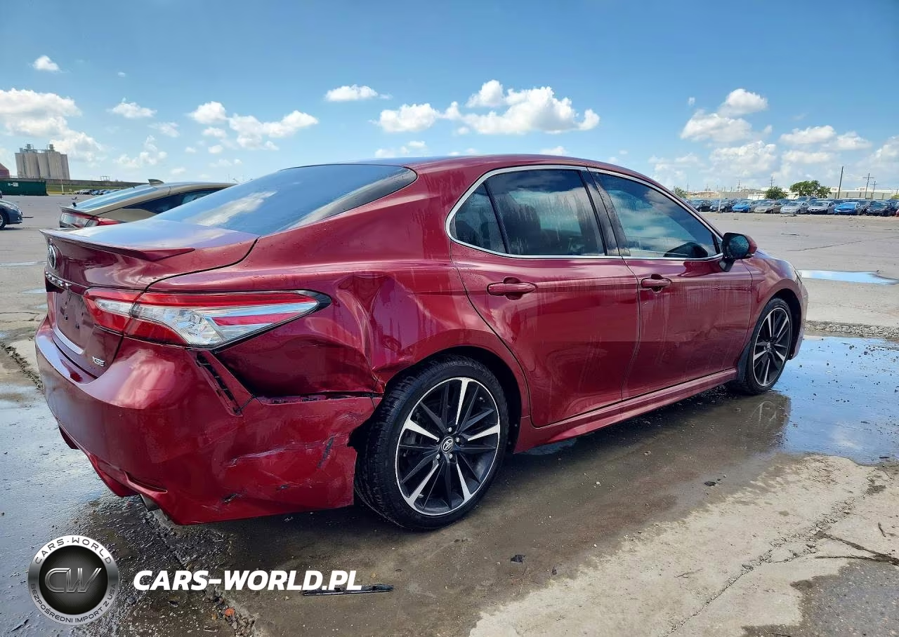 2018 Toyota Camry Xse VIN:4T1B61HK4JU586873 - 3