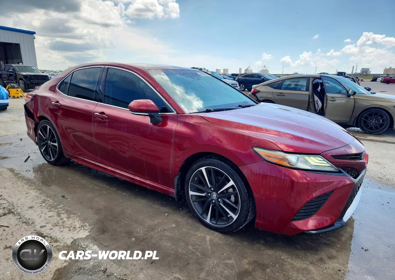 2018 Toyota Camry Xse VIN:4T1B61HK4JU586873 - 4