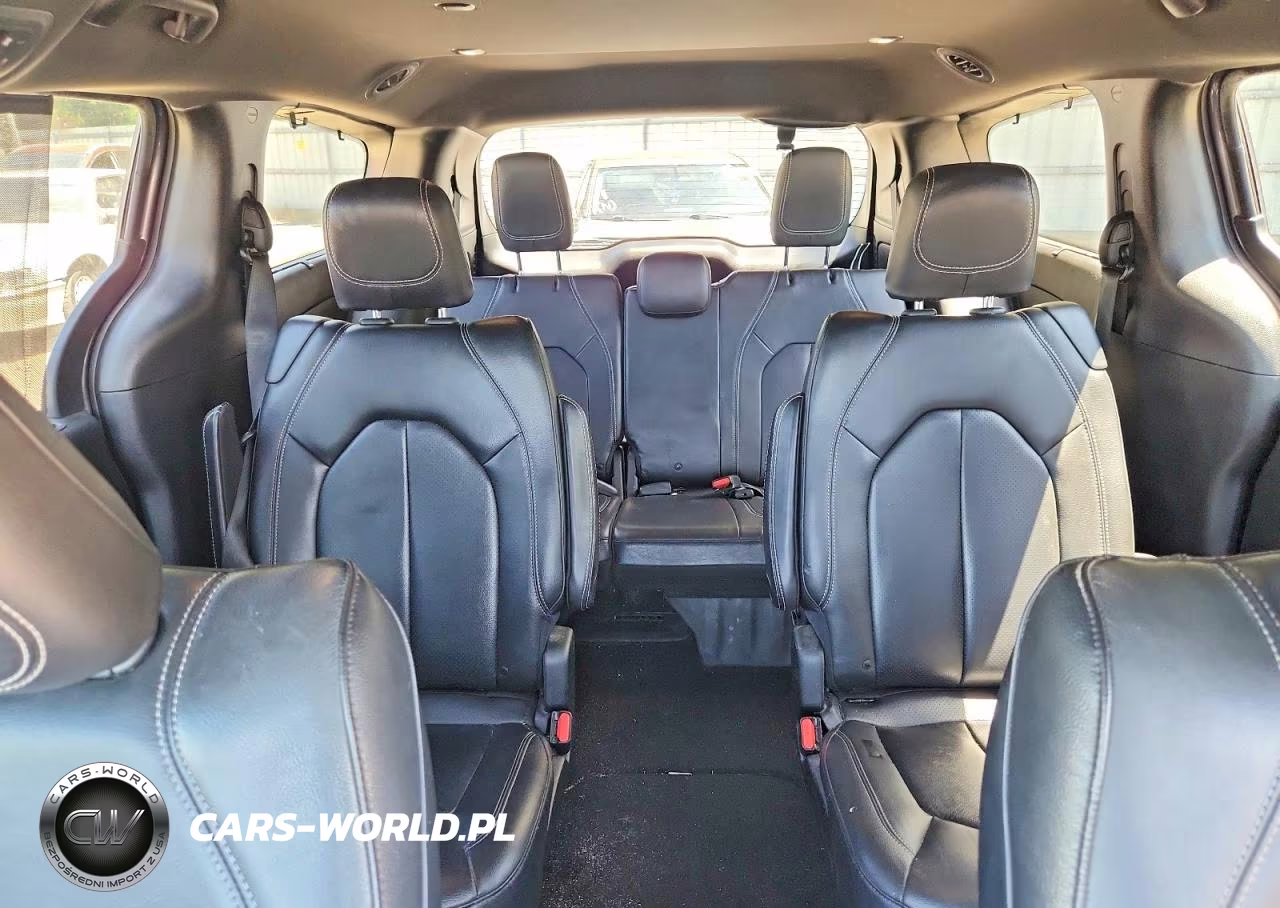 2019 Chrysler Pacifica Touring L VIN:2C4RC1BG0KR570362 - 10