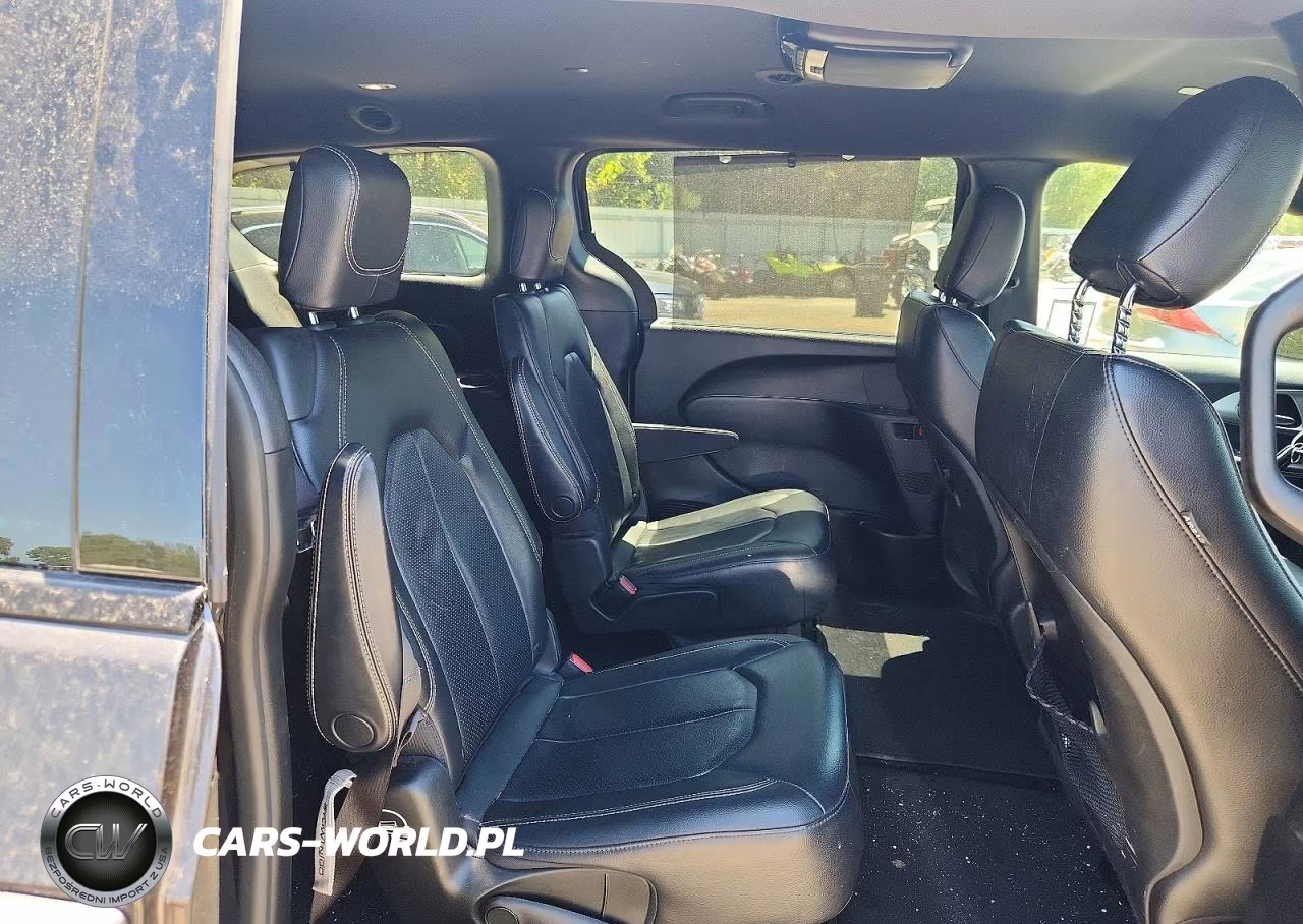 2019 Chrysler Pacifica Touring L VIN:2C4RC1BG0KR570362 - 11