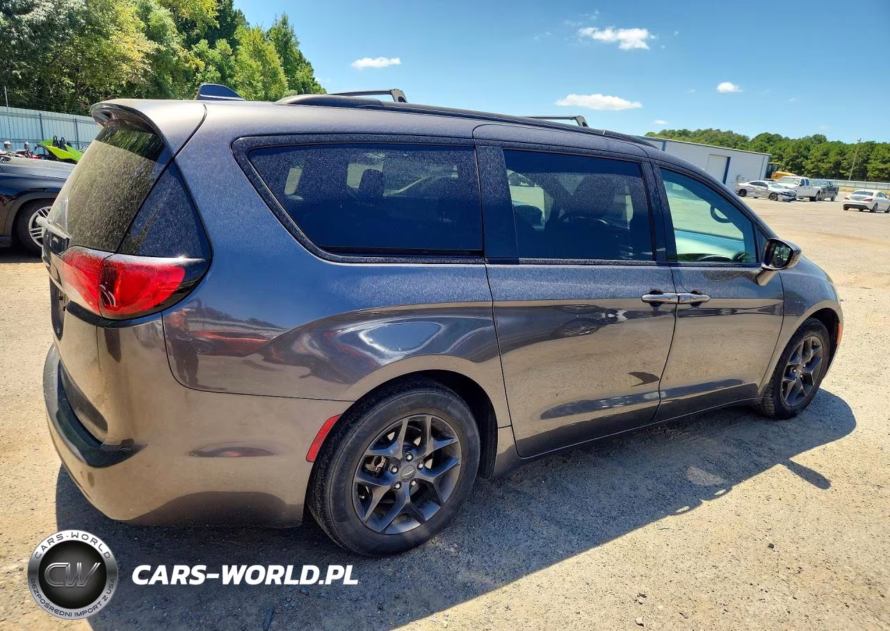 2019 Chrysler Pacifica Touring L VIN:2C4RC1BG0KR570362 - 3