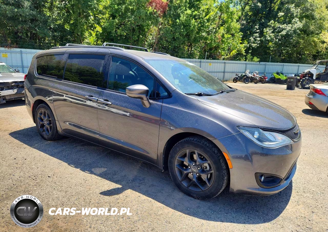 2019 Chrysler Pacifica Touring L VIN:2C4RC1BG0KR570362 - 4