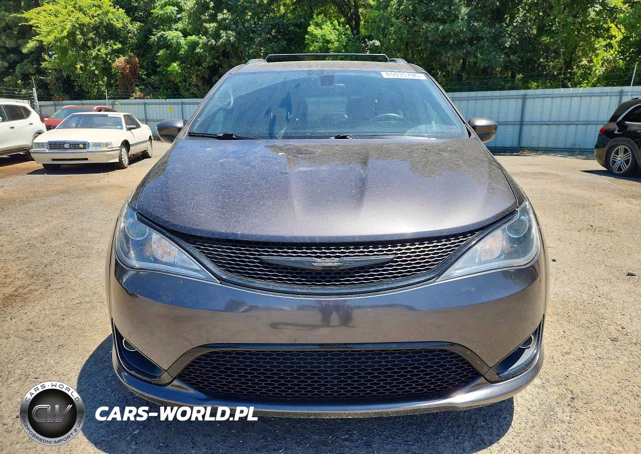 2019 Chrysler Pacifica Touring L VIN:2C4RC1BG0KR570362 - 5