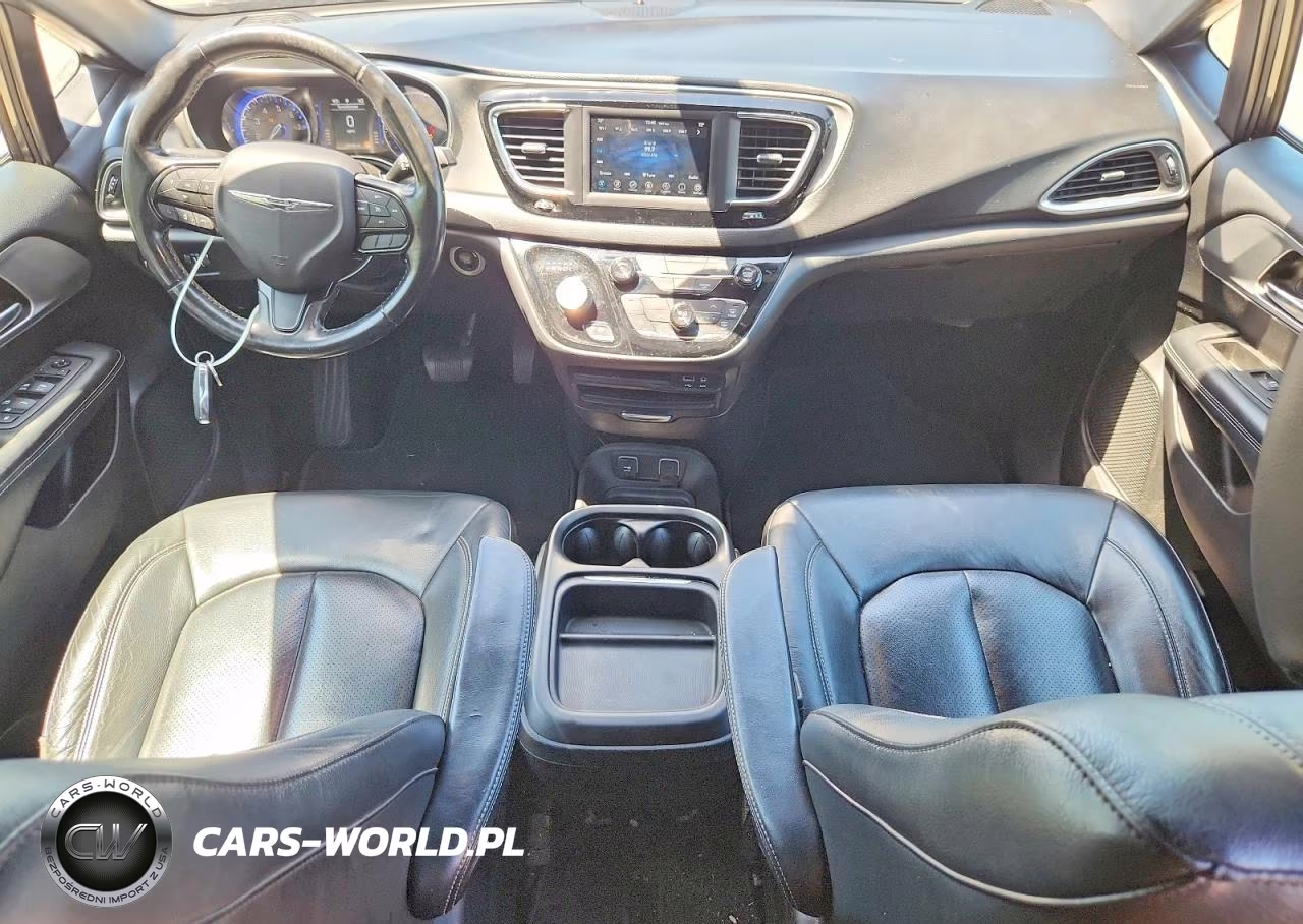 2019 Chrysler Pacifica Touring L VIN:2C4RC1BG0KR570362 - 8
