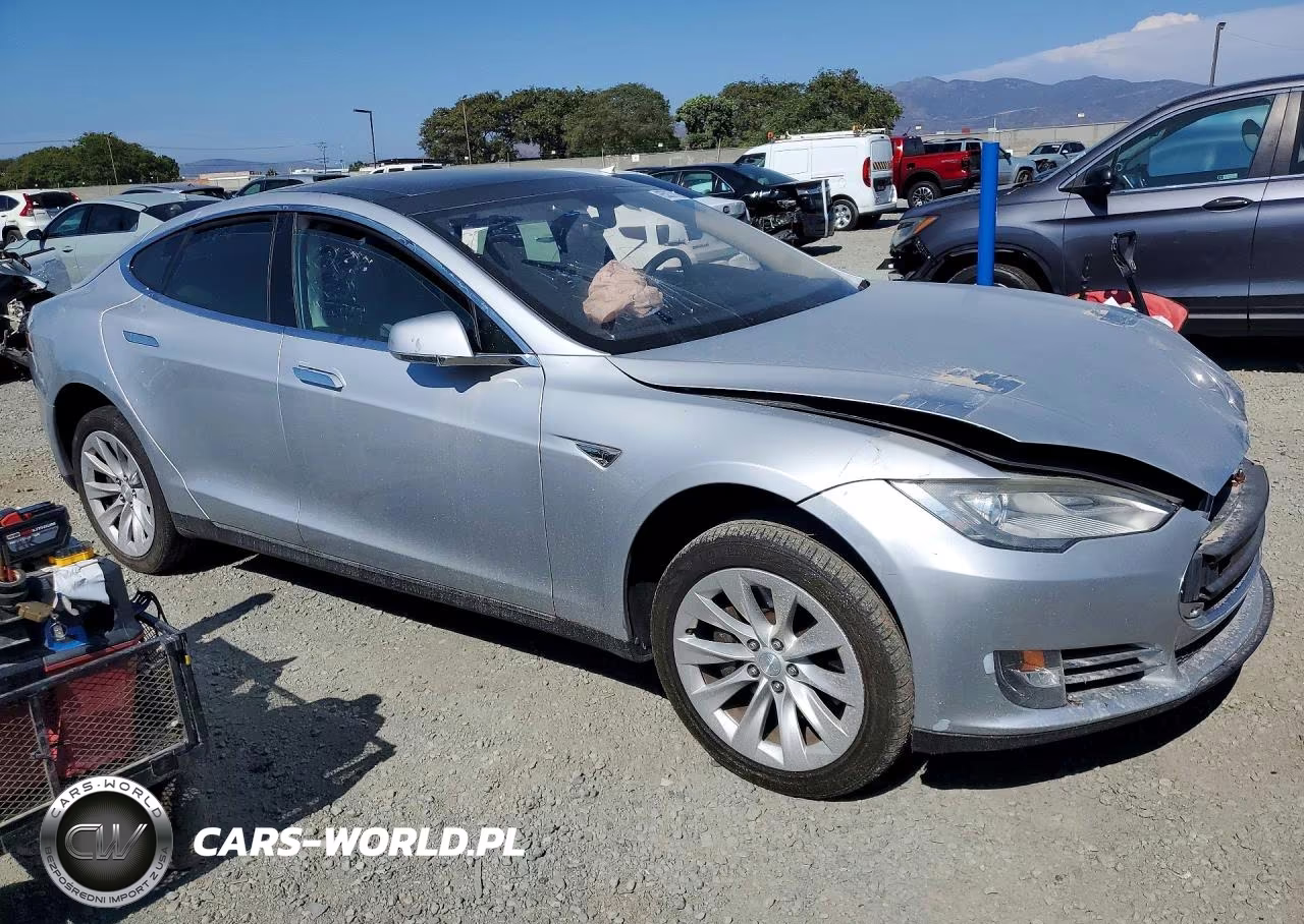 2014 Tesla Model S P85 VIN:5YJSA1H18EFP51512 - 4