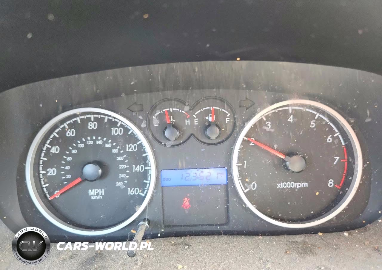 2008 Hyundai Tiburon Gs VIN:KMHHM66D18U280340 - 9