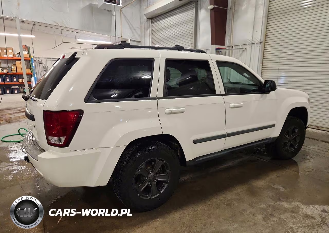 2008 Jeep Grand Cherokee Laredo VIN:1J8GR48K98C190272 - 3