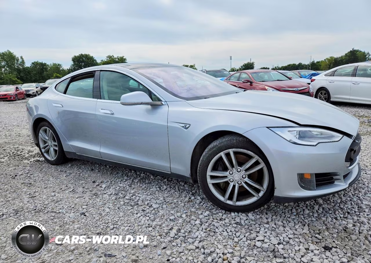 2013 Tesla Model S VIN:5YJSA1CN0DFP22076 - 4