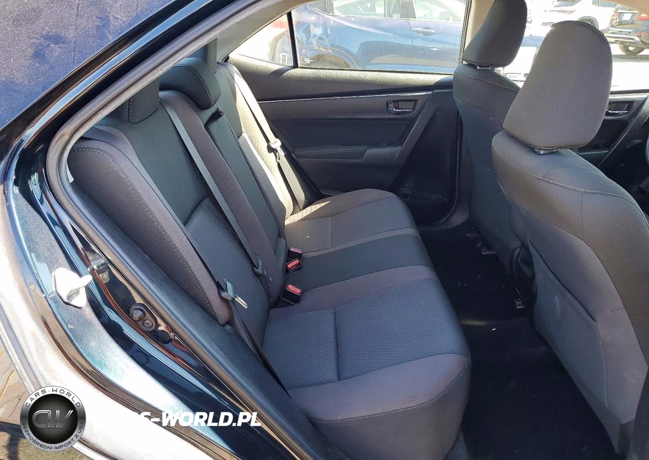 2018 Toyota Corolla Le VIN:5YFBURHE0JP787556 - 10
